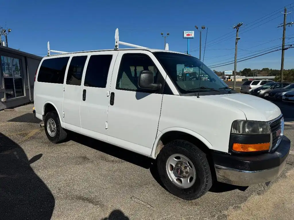 2011 GMC Savana 2500 LS's photo
