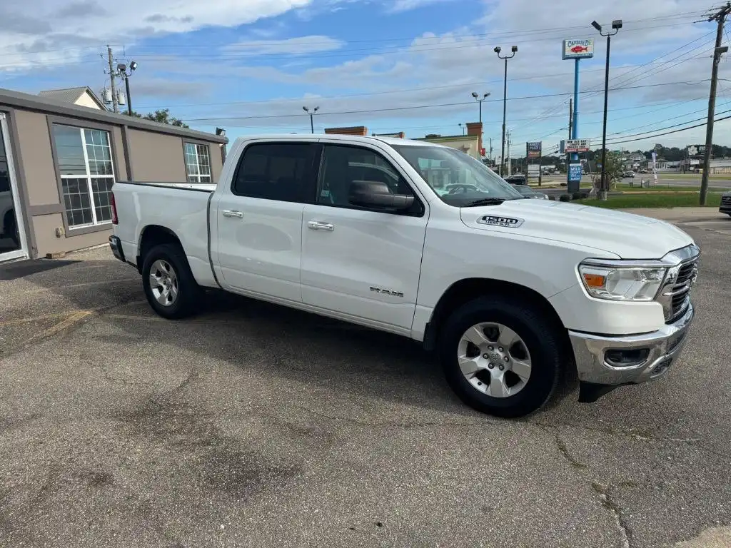 2020 RAM 1500 Big Horn/Lone Star 4WD Crew Cab 5'7's photo