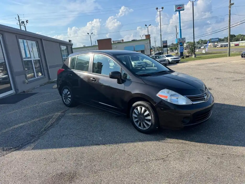 2010 Nissan Versa 1.8 S Auto's photo