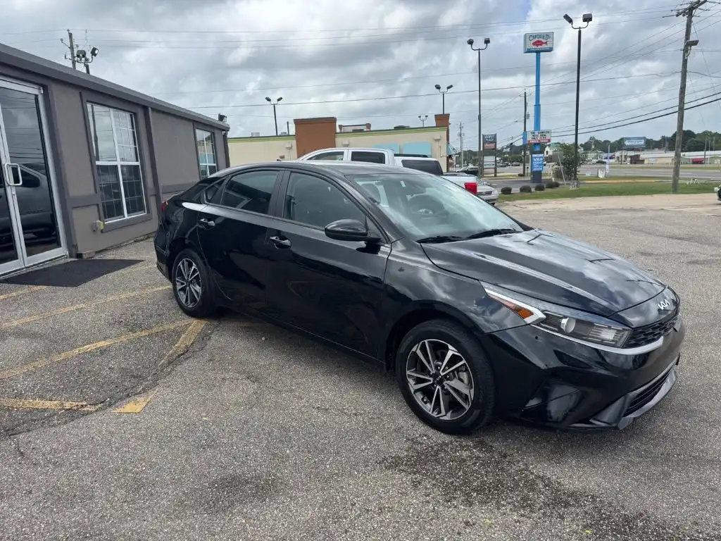 2023 Kia Forte LXS AT's photo