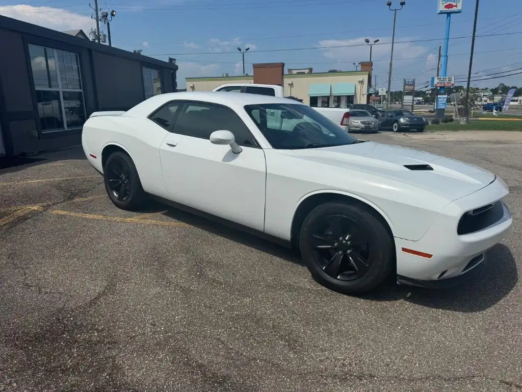 2019 Dodge Challenger SXT Auto's photo