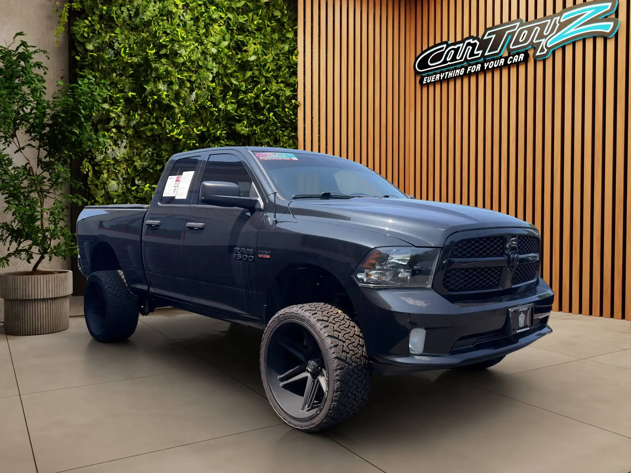 2017 RAM 1500 Express 4x4 Quad Cab 6'4's photo