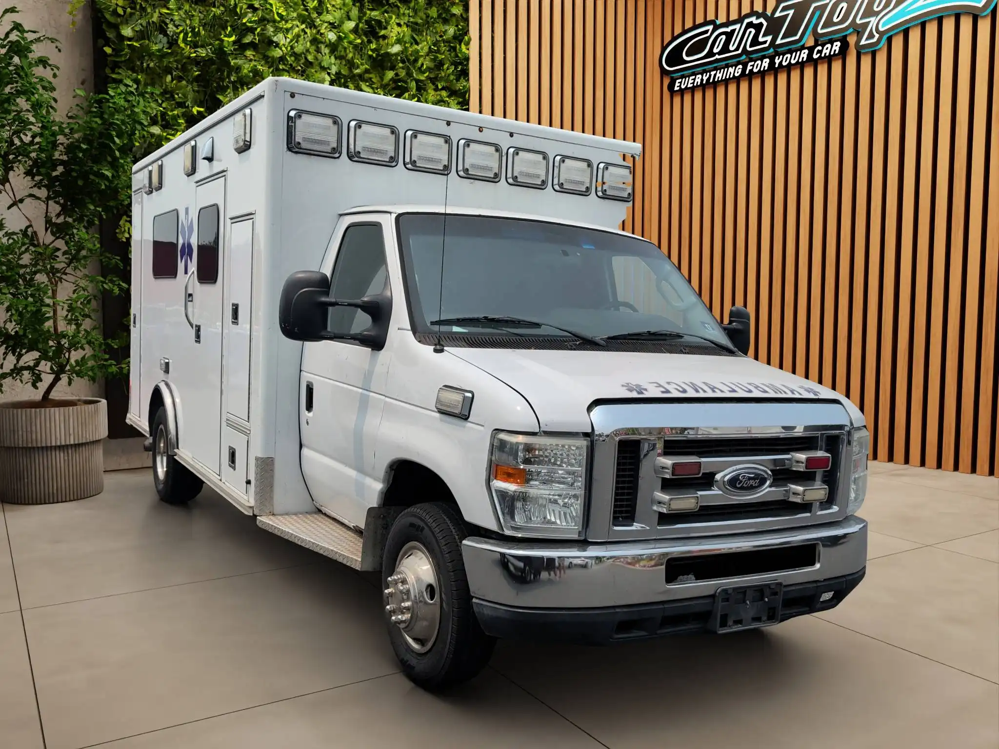 2013 Ford E-Series's photo