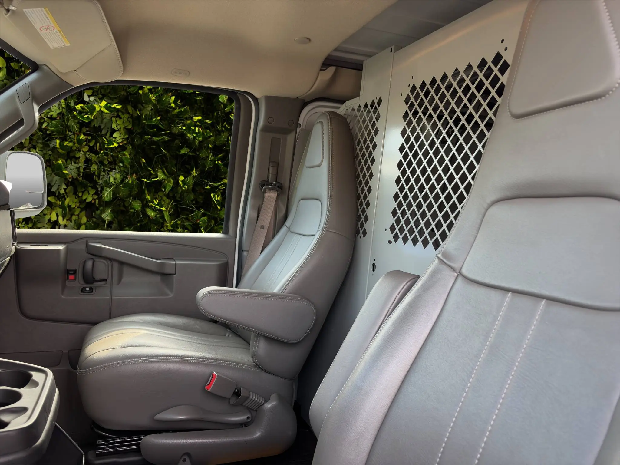 2021 Chevrolet Express 2500 Work Van HD photo 3