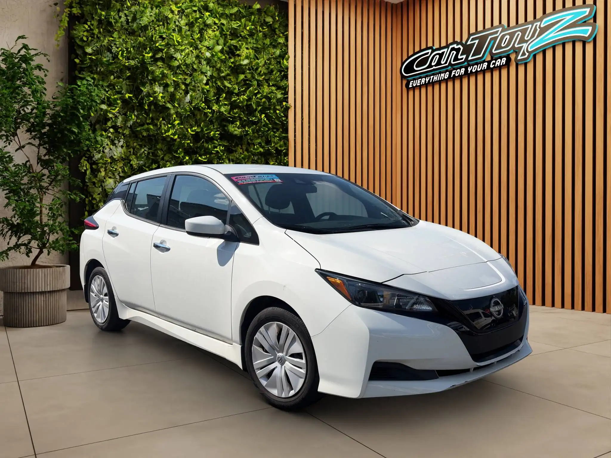 2024 Nissan Leaf S's photo
