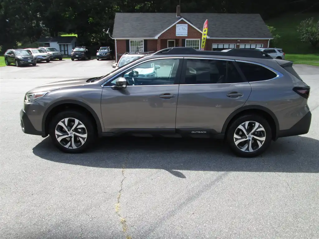 2021 Subaru Outback Limited's photo