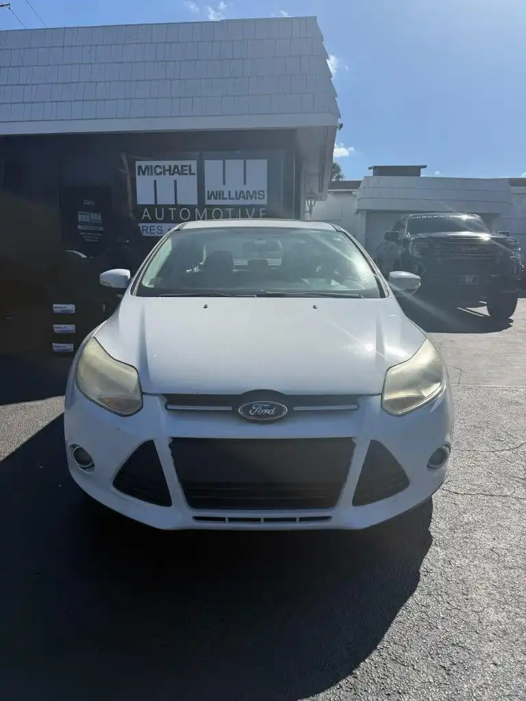 2014 Ford Focus Sedan SE's photo