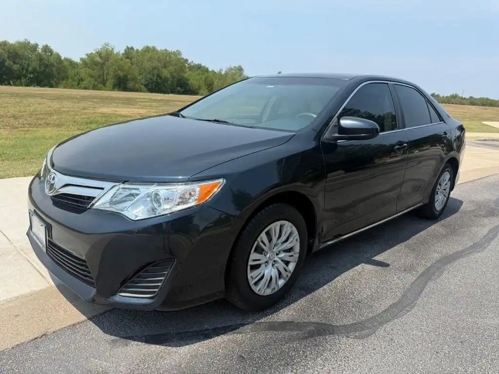 2014 Toyota Camry 2.5 Auto LE's photo