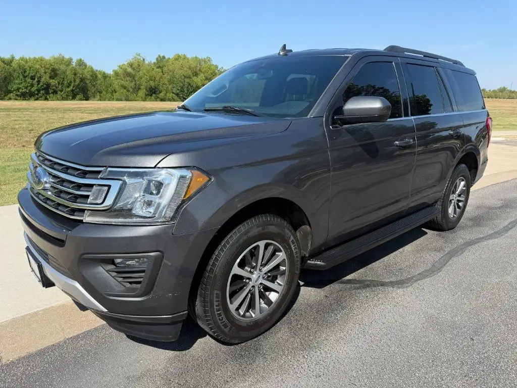 2020 Ford Expedition XLT photo 1