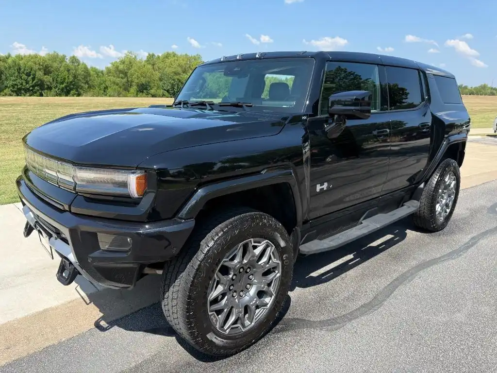 2026 GMC Hummer EV 3X SUV's photo