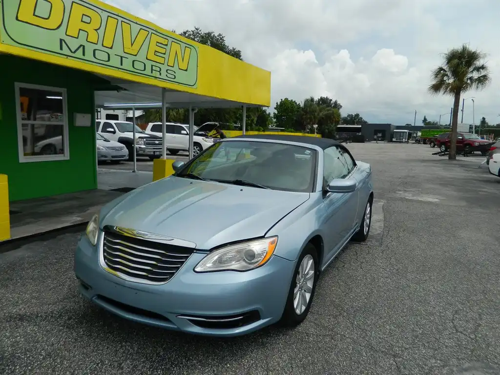 2012 Chrysler 200 Touring Convertible's photo