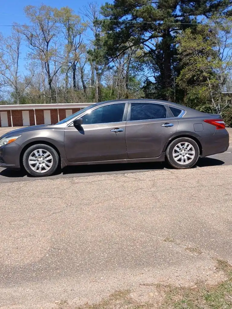 2016 Nissan Altima 2.5 S's photo