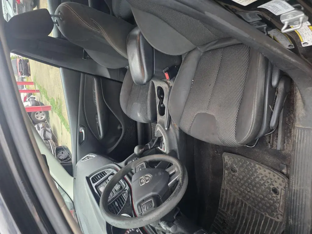 2016 Dodge Dart 2.4 SXT photo 4