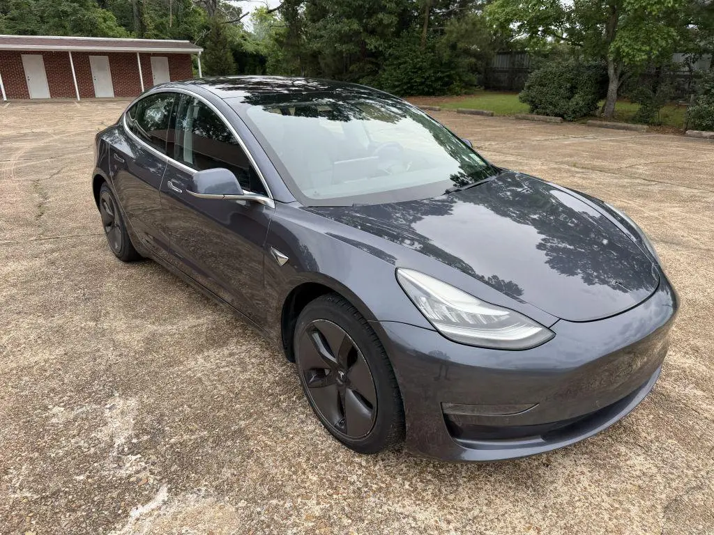 2018 Tesla Model 3 Long Range photo 3