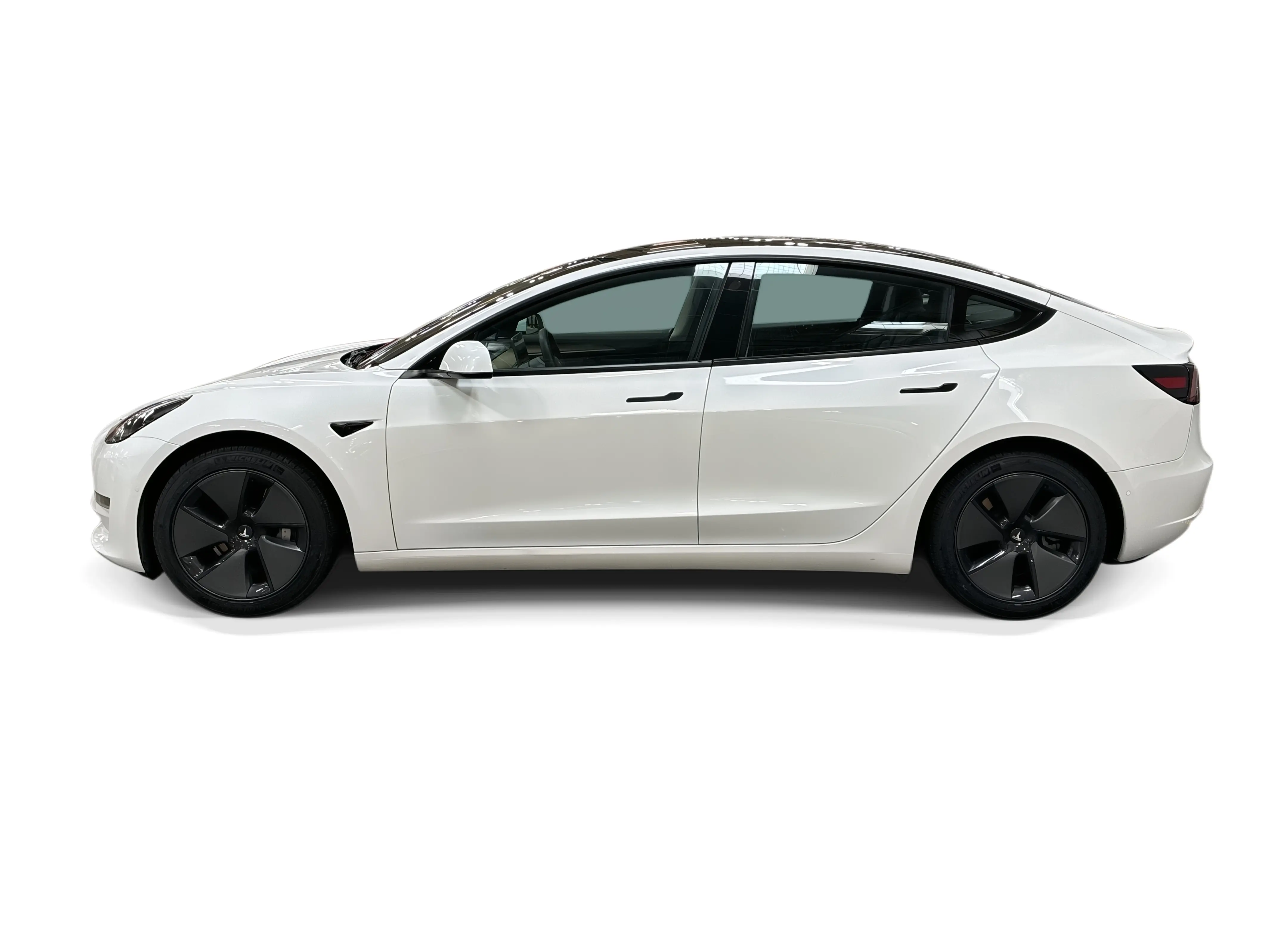 2021 Tesla Model 3 Standard Range Plus photo 3