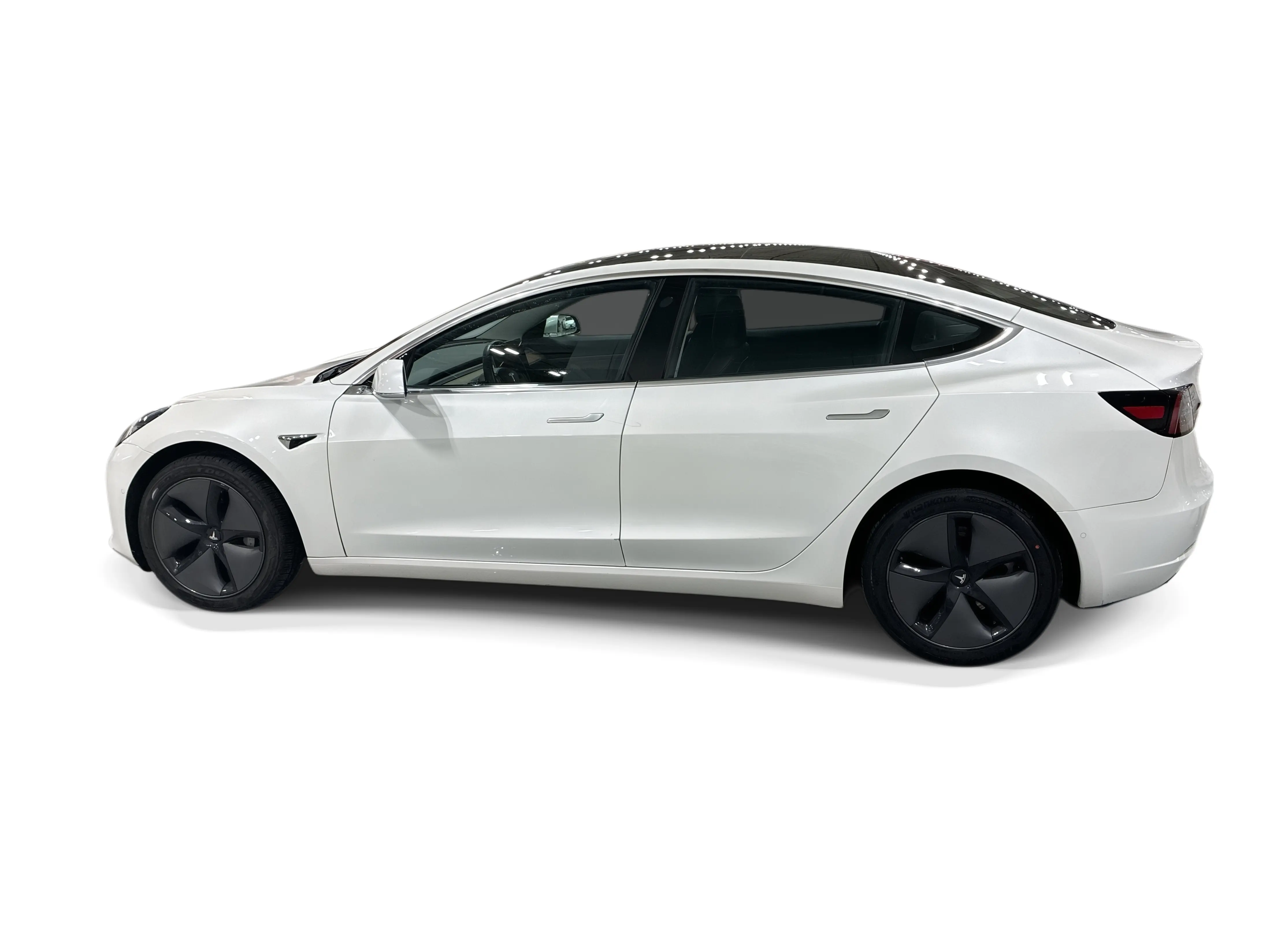 2020 Tesla Model 3 Standard Range Plus photo 3
