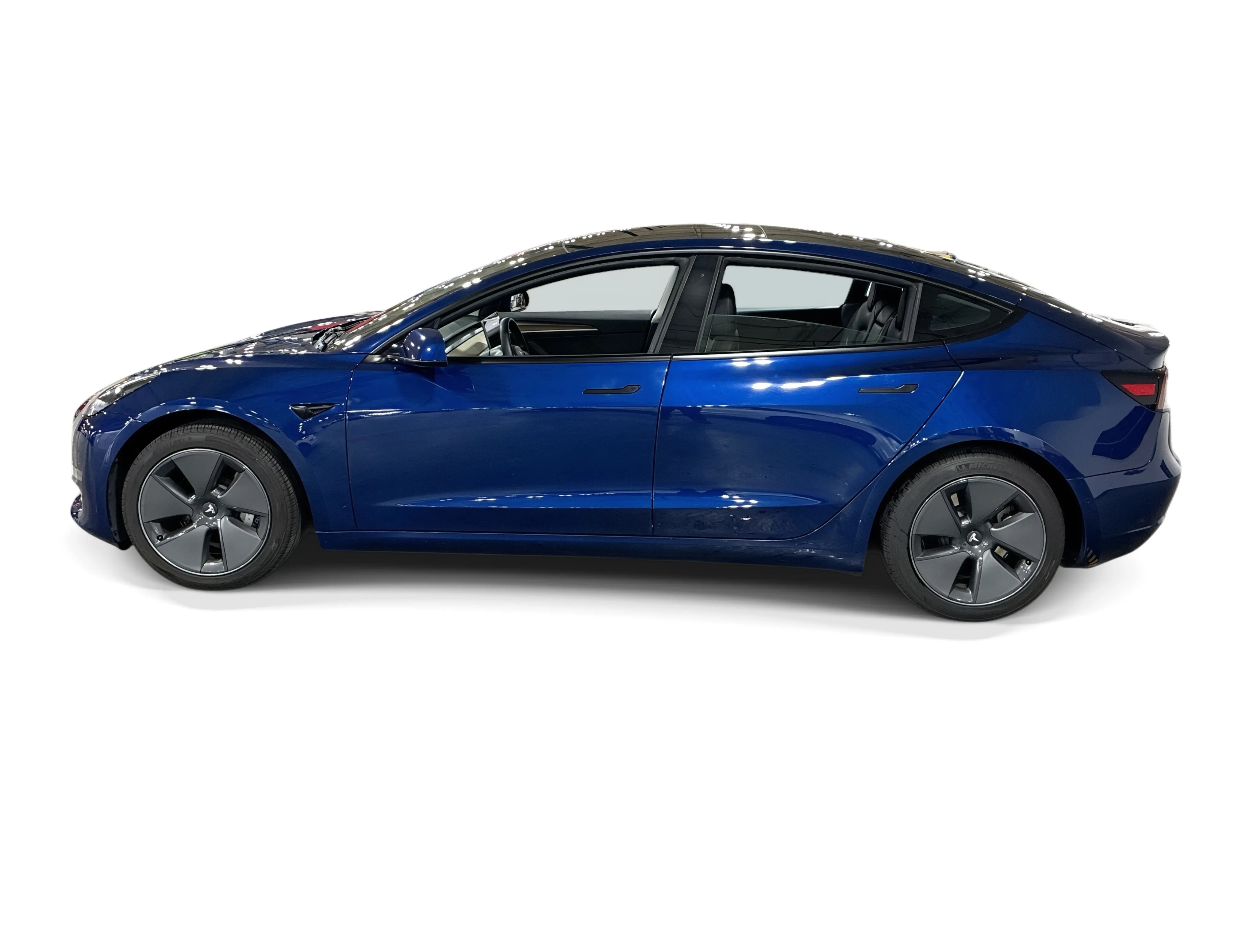 2021 Tesla Model 3 Standard Range Plus photo 3