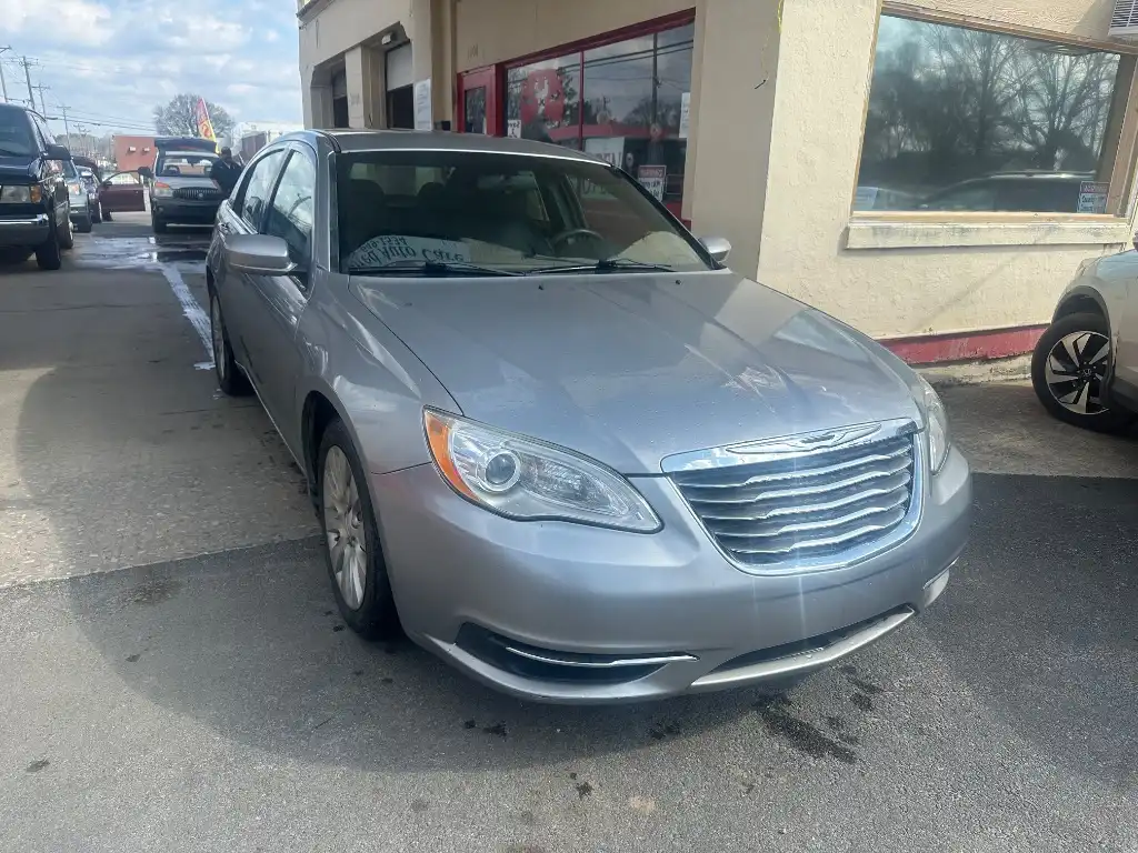 2013 Chrysler 200 LX's photo