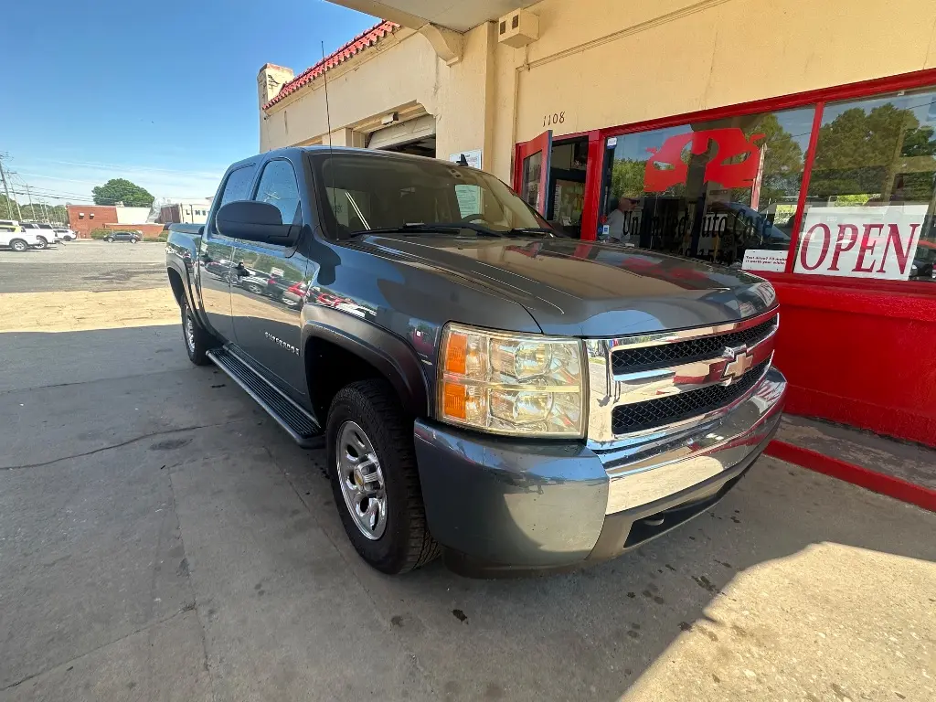 2008 Chevrolet Silverado 1500 1LT Crew Cab photo 3