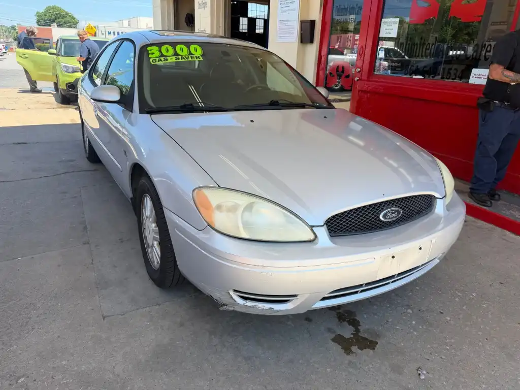 2004 Ford Taurus SEL's photo