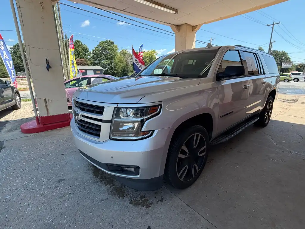 2019 Chevrolet Suburban 2WD 1500 LT's photo