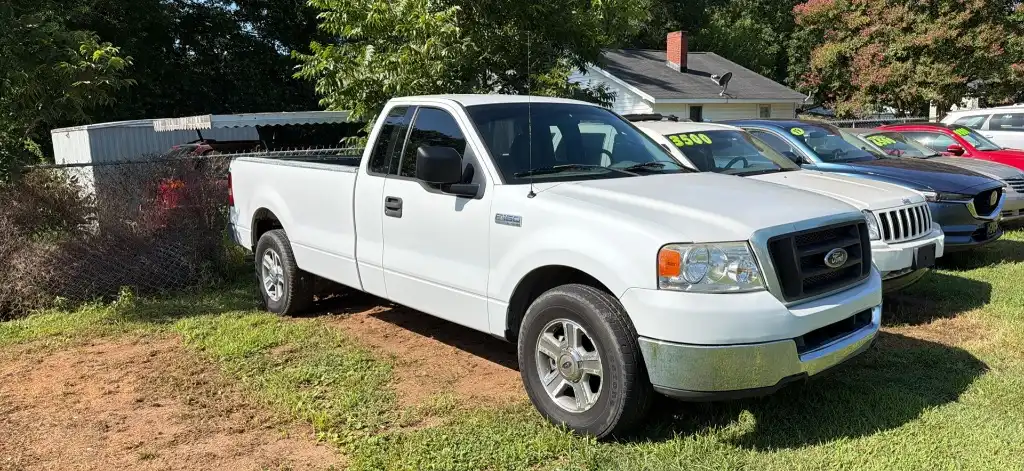 2004 Ford F-150 STX Regular Cab 126-in Styleside's photo