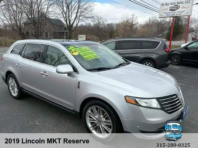 2019 Lincoln MKT 3.5 AWD's photo