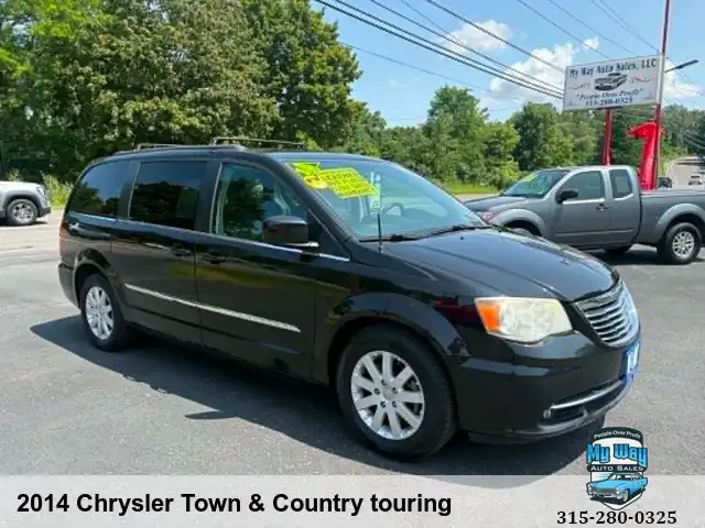 2014 Chrysler Town & Country Touring's photo