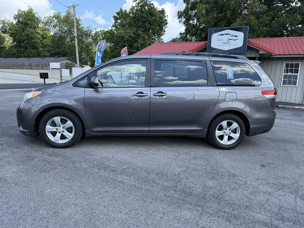 2011 Toyota Sienna LE V6 7-Passenger Access Seat's photo