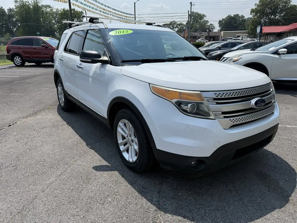 2015 Ford Explorer XLT photo 4