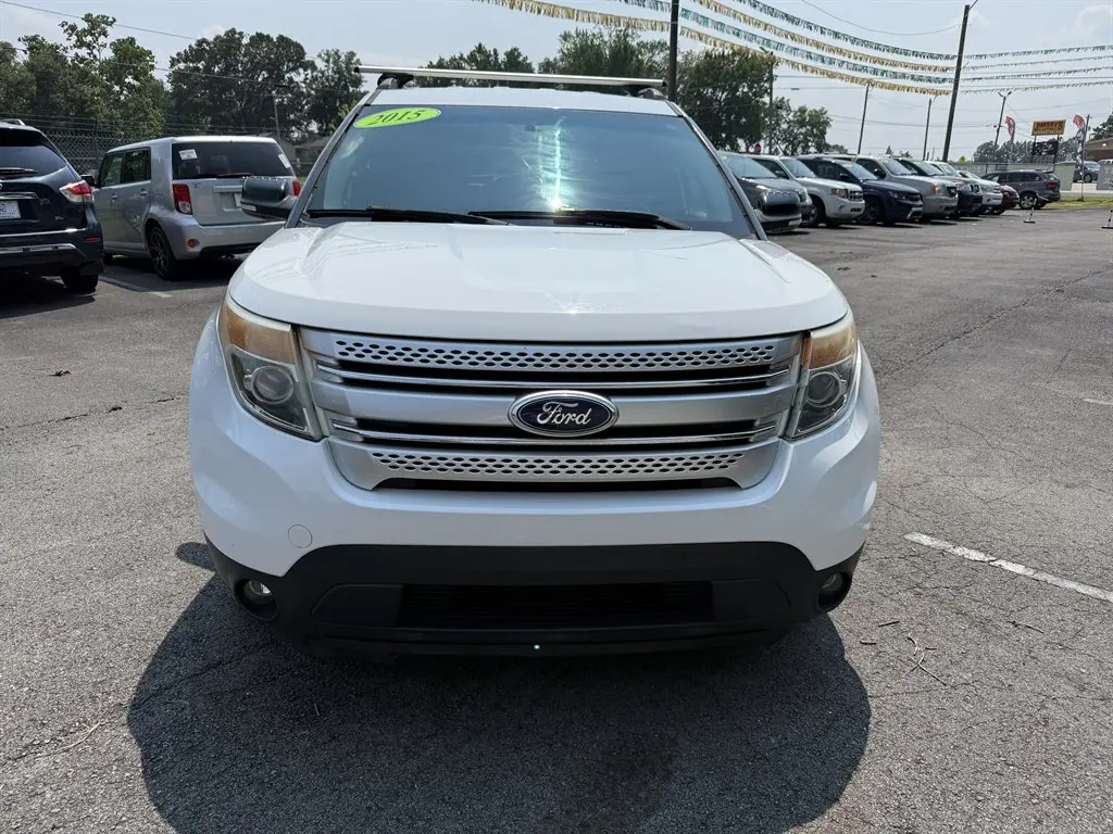 2015 Ford Explorer XLT photo 3