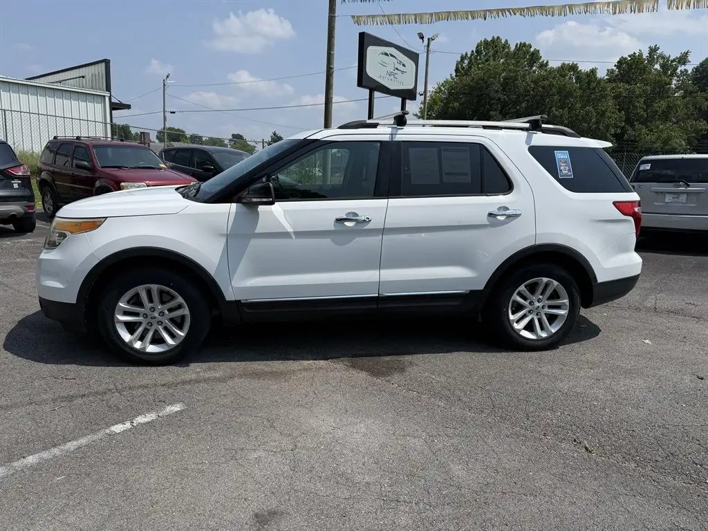 2015 Ford Explorer XLT photo 1