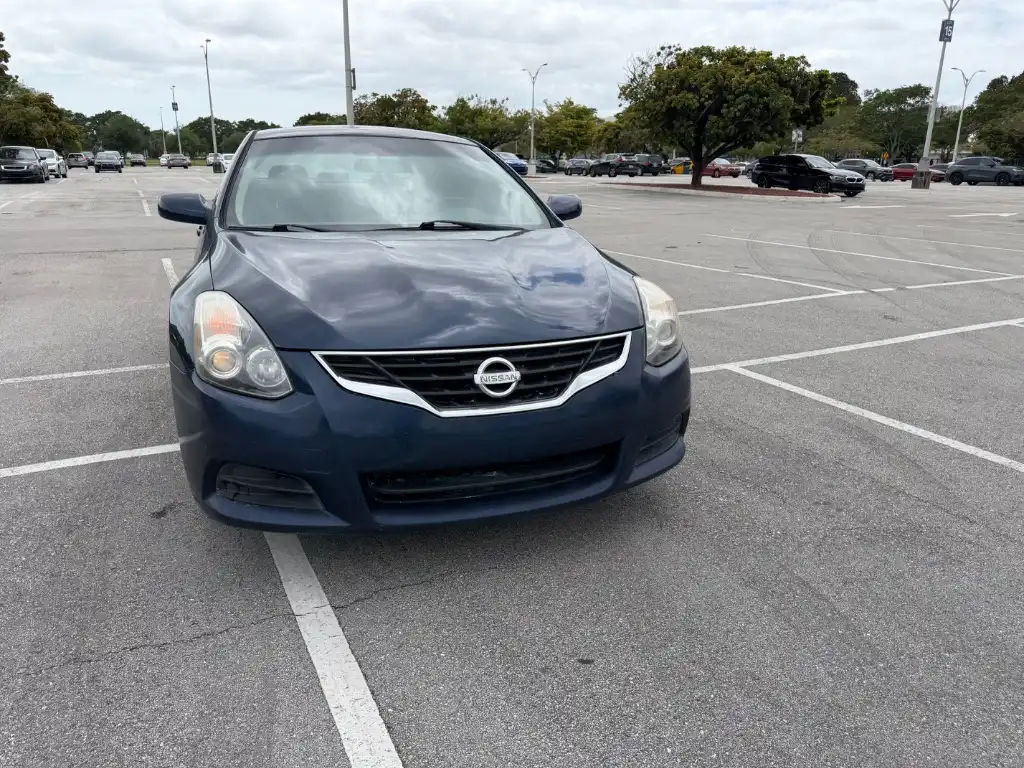 2013 Nissan Altima Coupe 2.5 S CVT's photo