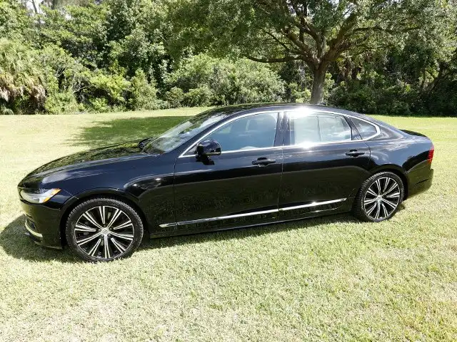 2023 Volvo S90 B6 Plus AWD's photo