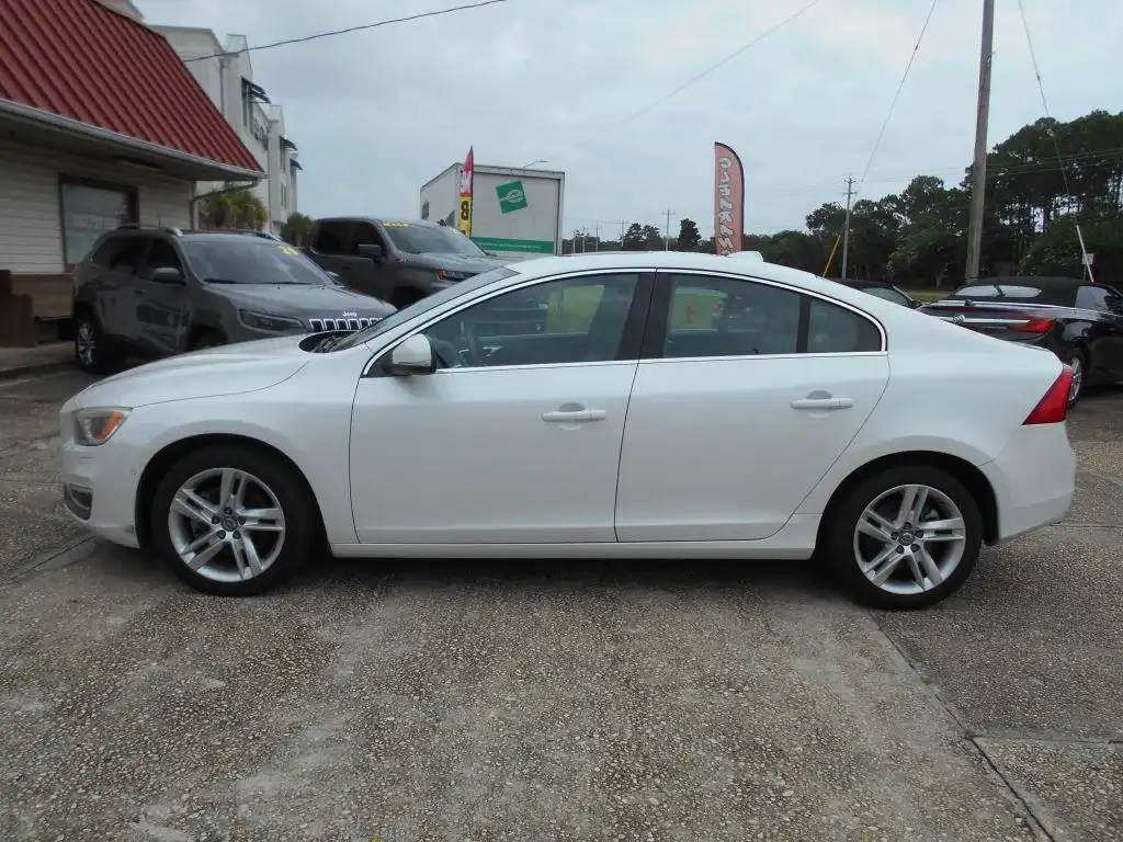 2015 Volvo S60 T5 Drive-E FWD Platinum's photo