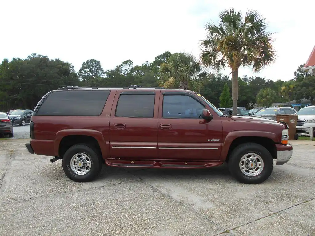 2000 Chevrolet Suburban 4WD 2500 Series's photo
