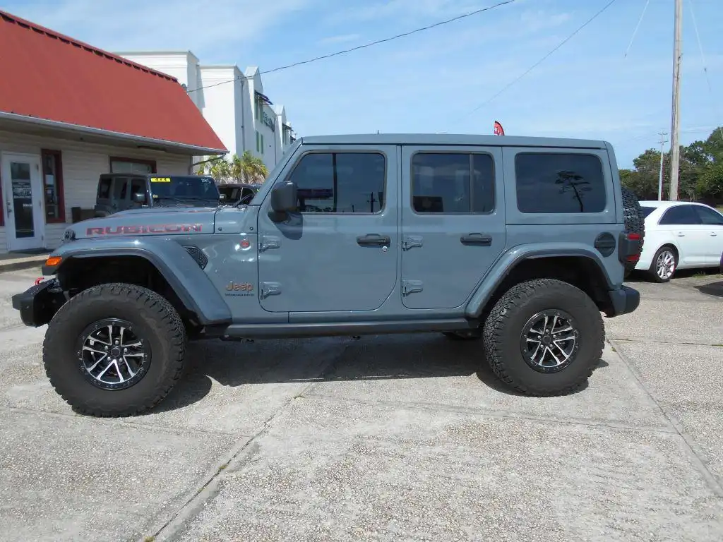 2024 Jeep Wrangler Rubicon X's photo