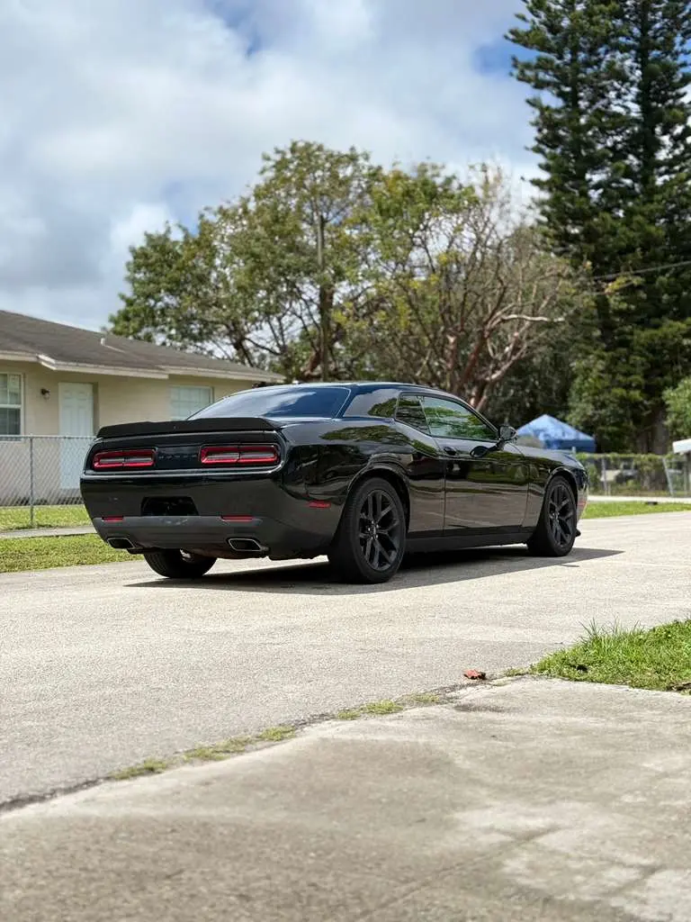 2021 Dodge Challenger R/T photo 4