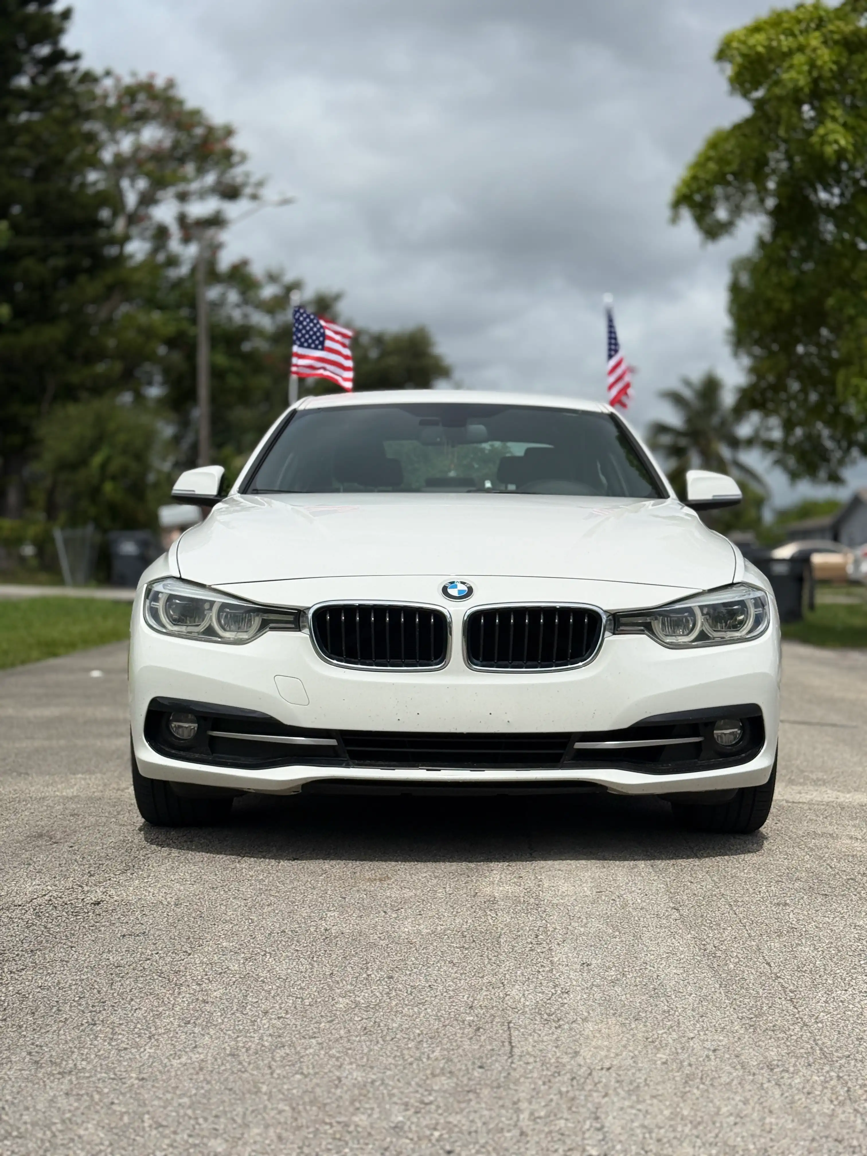 2018 BMW 3 Series 330i xDrive Sedan's photo