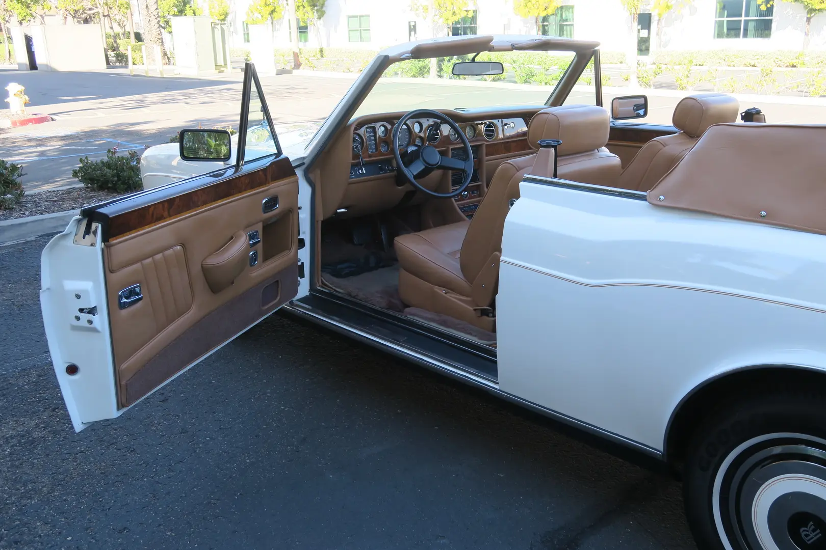 1989 Rolls-Royce Corniche undefined photo 3