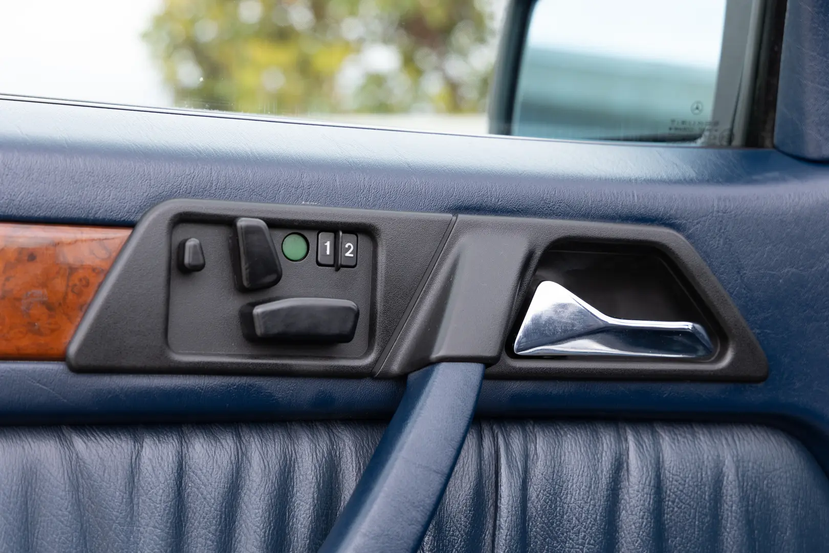 1994 Mercedes-Benz E-Class undefined photo 3