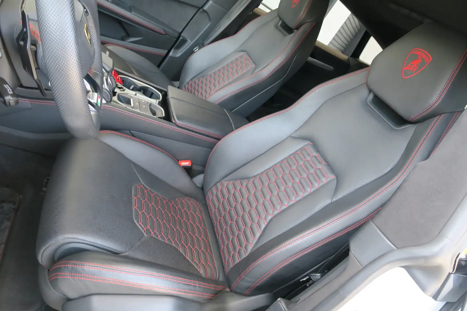 2020 Lamborghini Urus 4.0 V8's photo