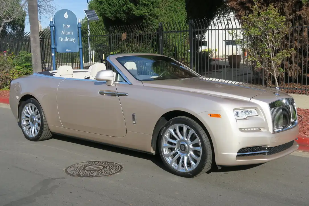 2019 Rolls-Royce Dawn Base's photo
