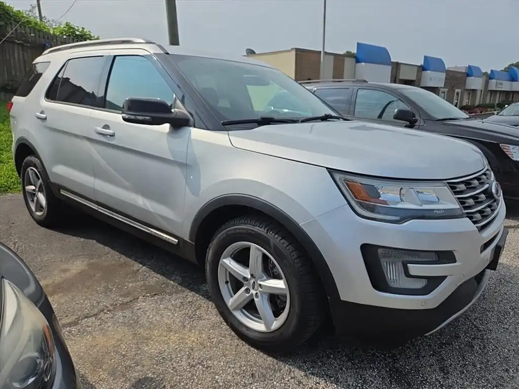 2017 Ford Explorer XLT 4WD's photo