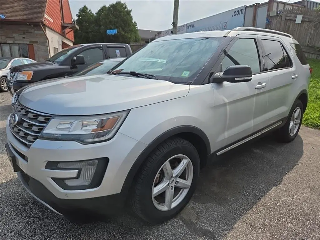 2017 Ford Explorer XLT 4WD photo 3