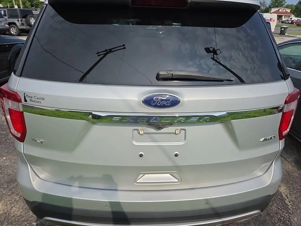 2017 Ford Explorer XLT 4WD photo 4