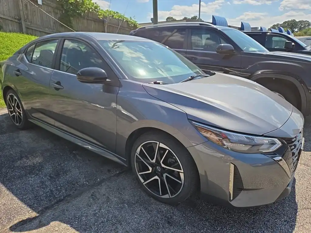 2024 Nissan Sentra SR CVT's photo