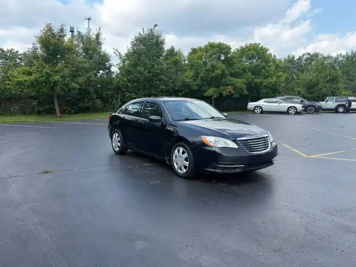 2011 Chrysler 200 LX's photo