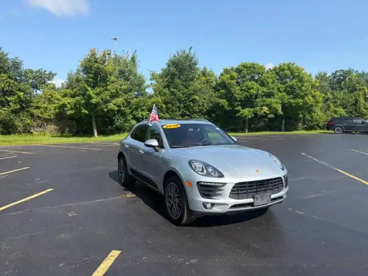 2016 Porsche Macan S's photo