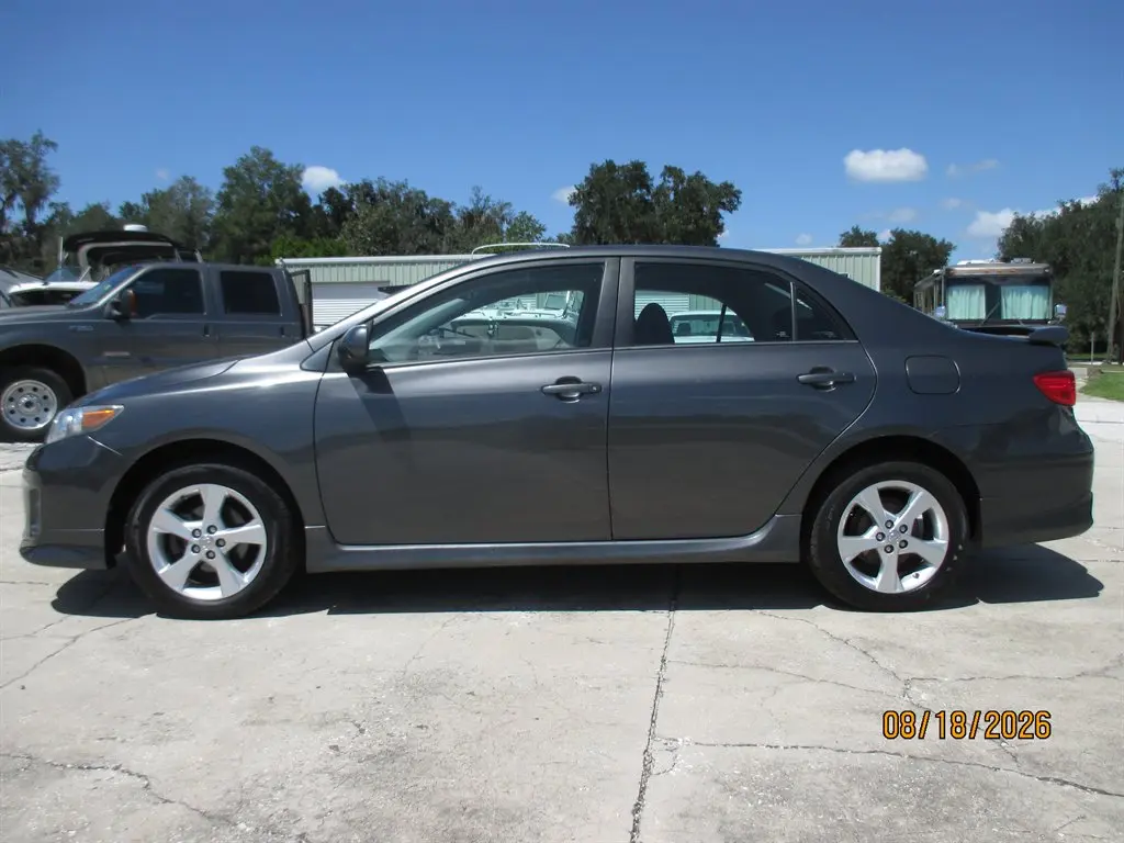 2013 Toyota Corolla S AT photo 5